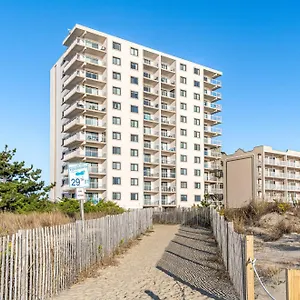 Oceanfront 2 Bedroom Modern W Pool Holiday home